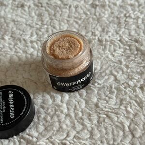 Lush Gingerbread Exfoliating Lip Scrub